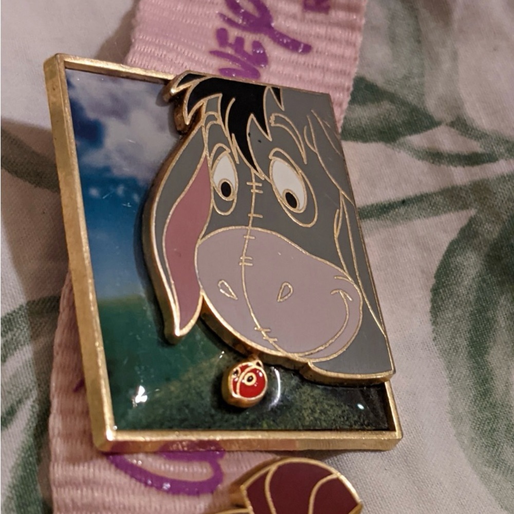 Vintage Disney World pin collection & lanyard - Picture 12 of 13